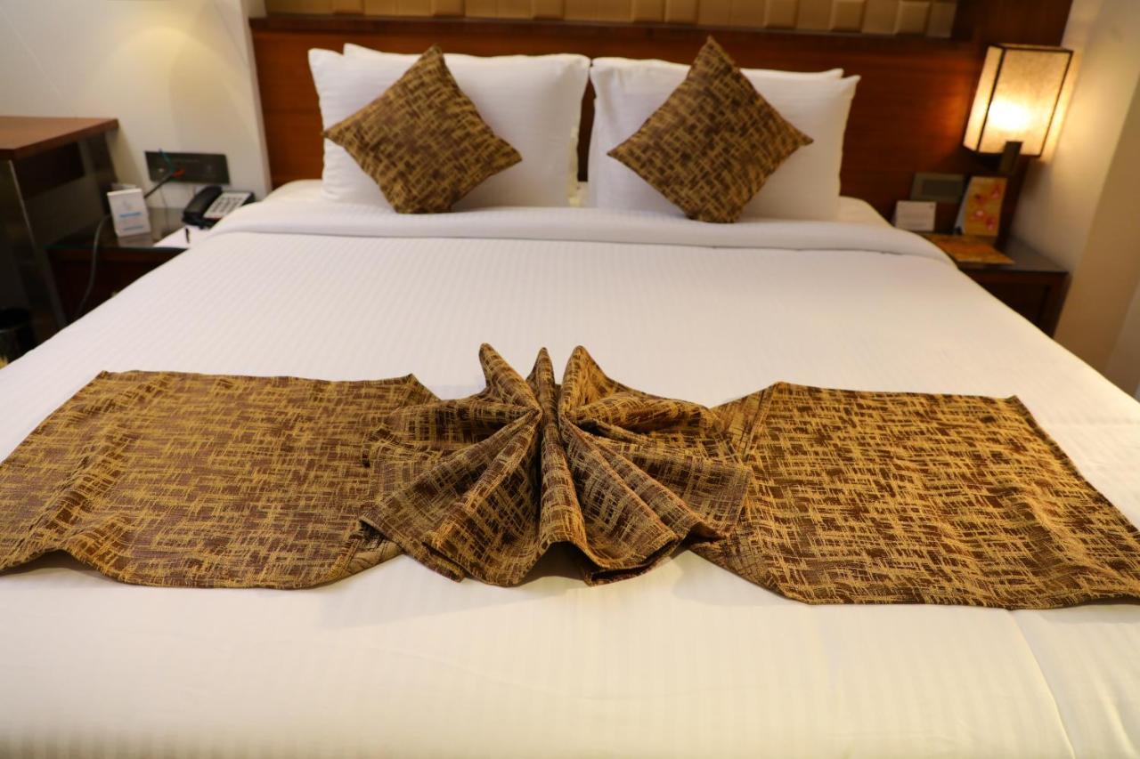 Hotel Coral Isle Kochi Exterior foto