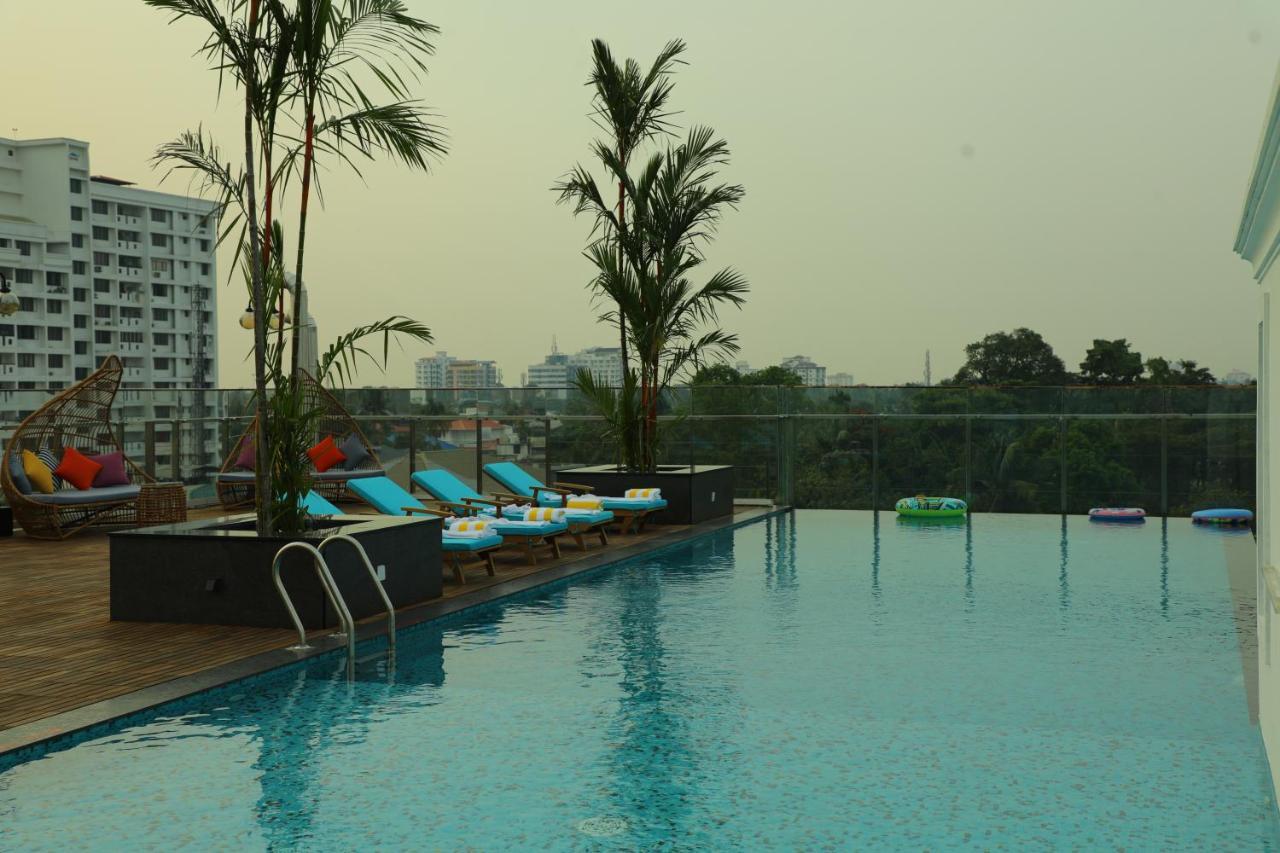 Hotel Coral Isle Kochi Exterior foto